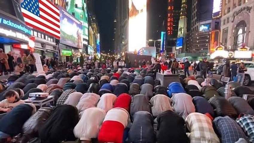 New York: Teravih-namaz na Times Squareu 